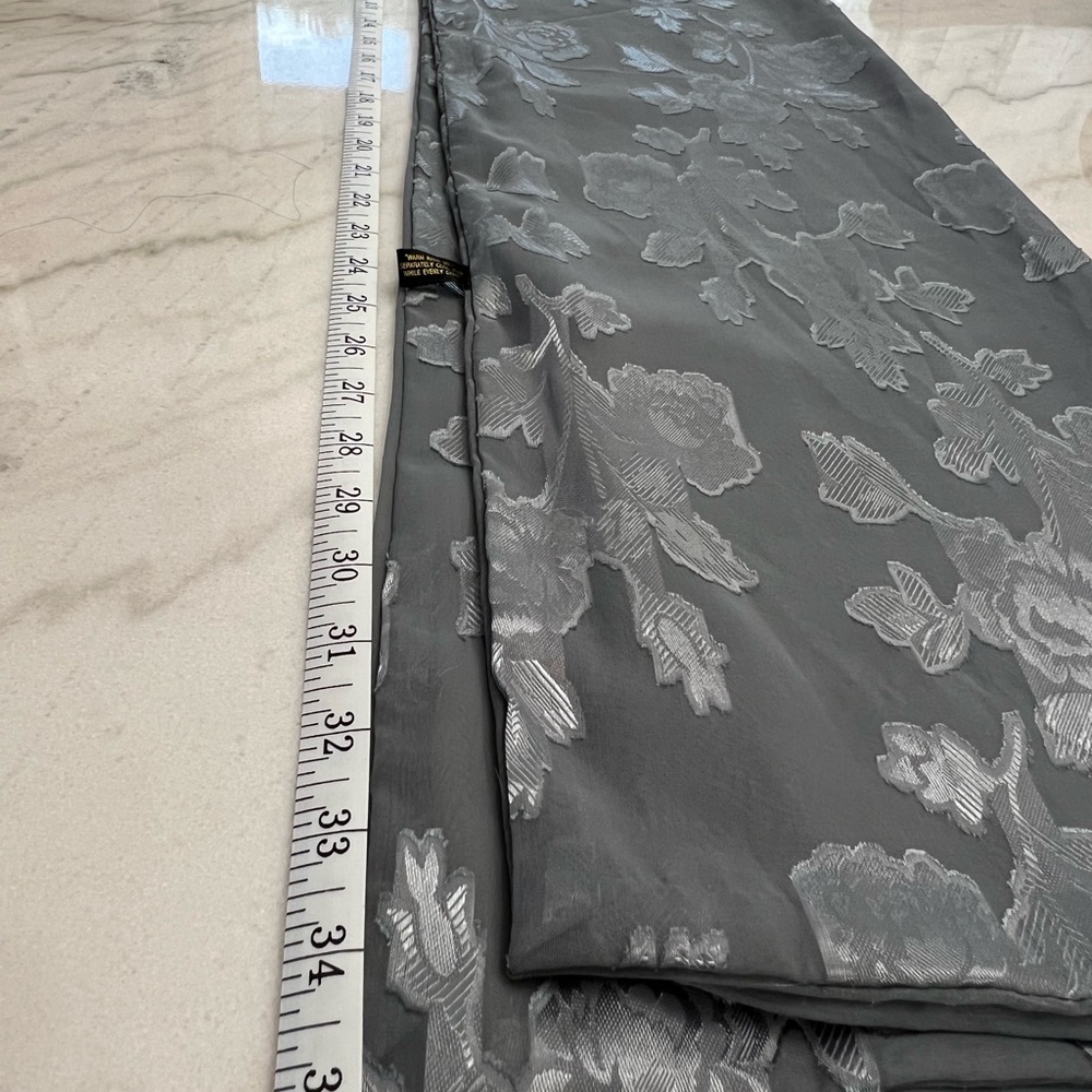 Beautiful Pattern Gray And Silver Wrap. - image 6